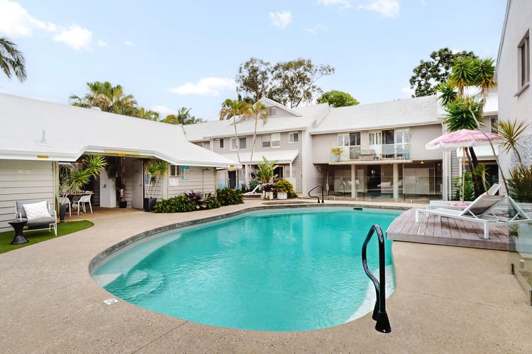 6 Pelican Beach Resort