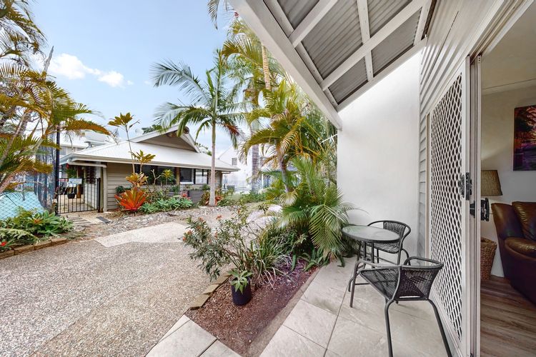 6 Pelican Beach Resort