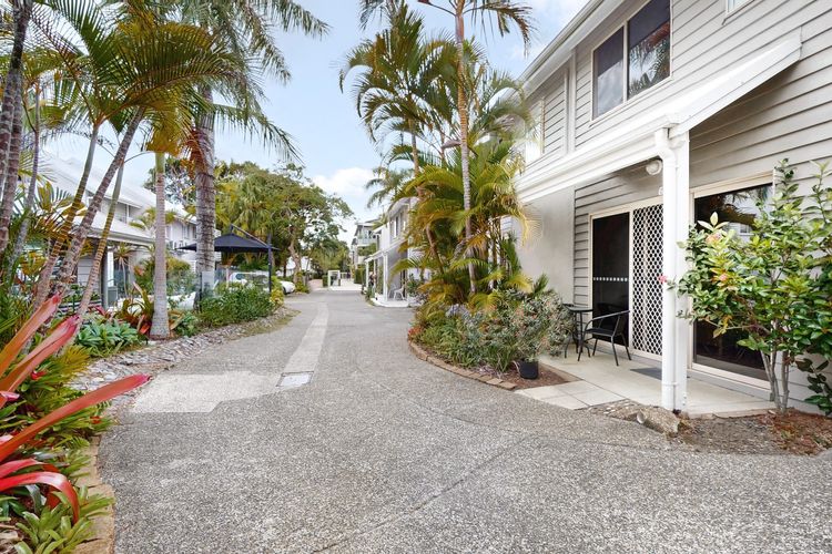 6 Pelican Beach Resort