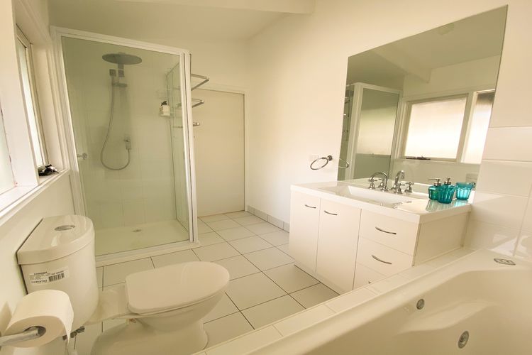 Mid-Century Coastal Retreat