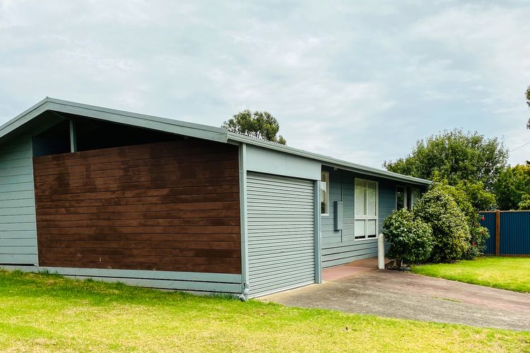 Mid-Century Coastal Retreat