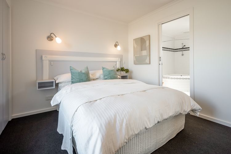 Sunshine Retreat Villa 4