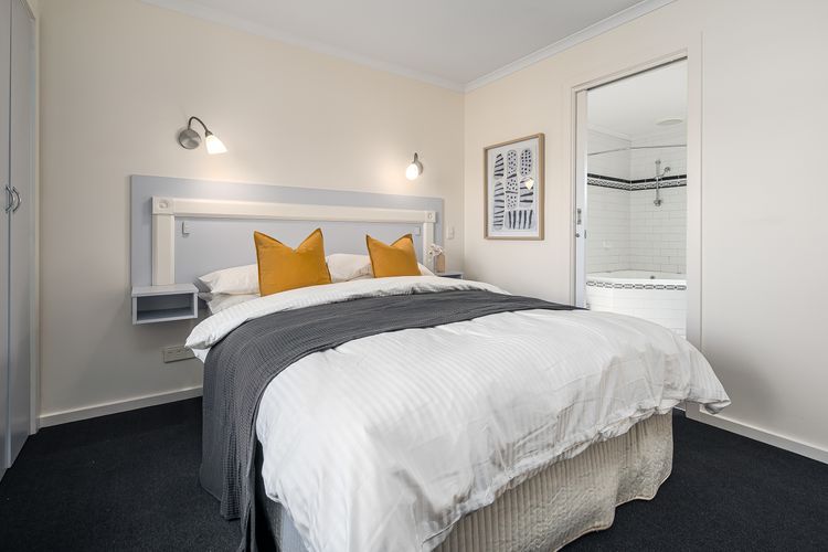 Sunshine Retreat Villa 5