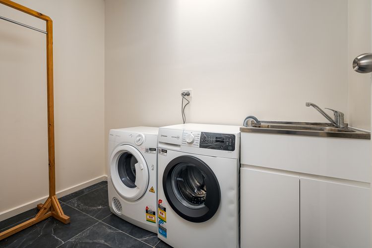 Sunshine Retreat Villa 7