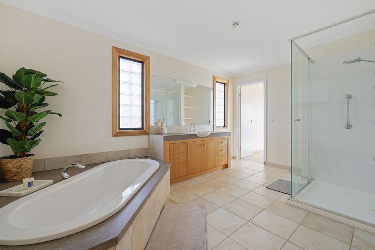 Bayside Oceanview Getaway