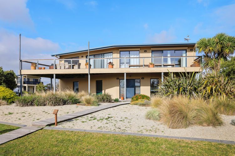 Bayside Oceanview Getaway