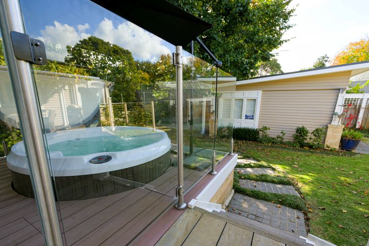 Cabin Charm—Hot Tub Bliss