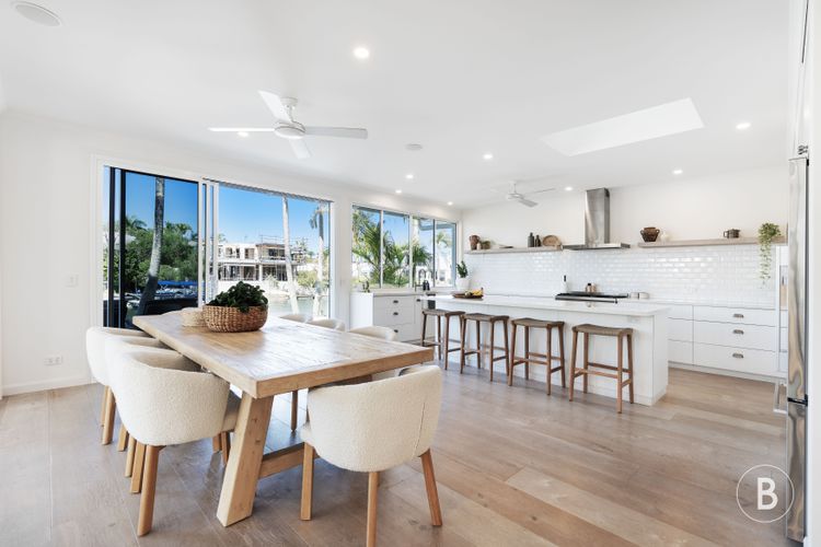 Lucy – Noosa – Noosaville