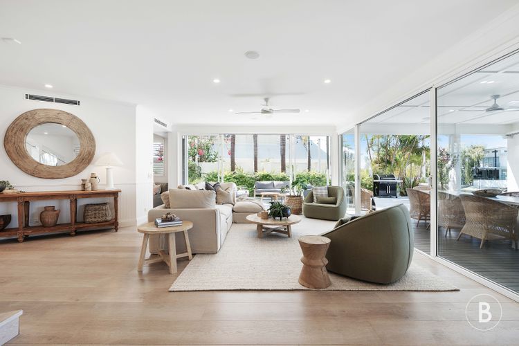 Lucy – Noosa – Noosaville