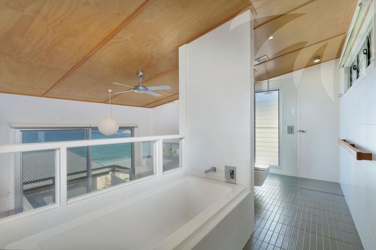 Bathtub