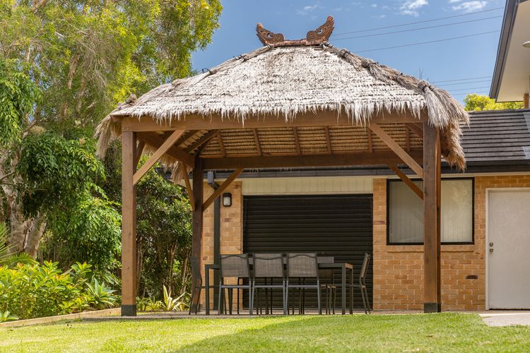 Hut Dining