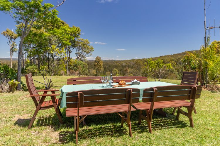 Outdoor Dining Lawn