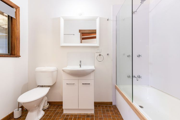 Bath room - 1