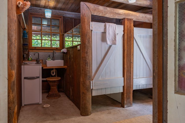 Shower and separate toilet stalls