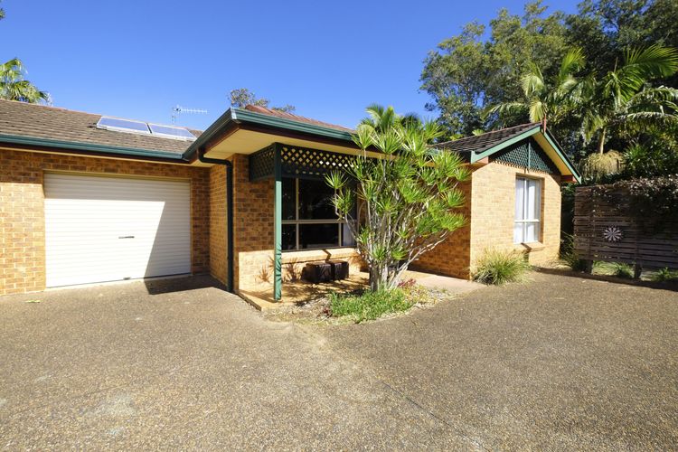House Exterior with Driveway