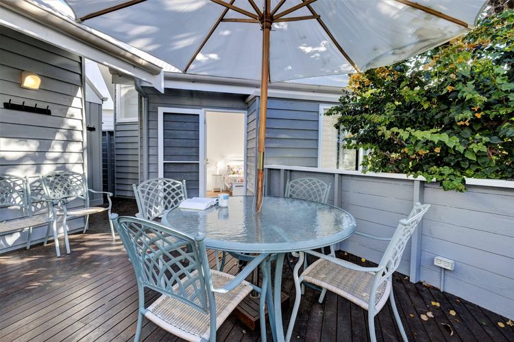 Sitting area front deck