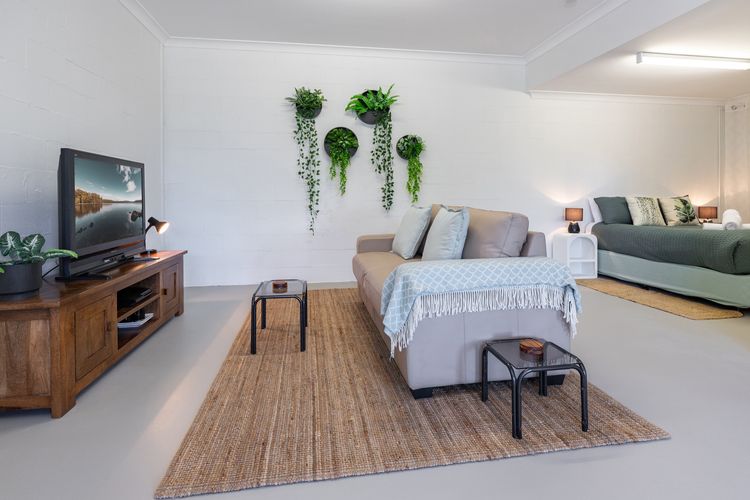 Bright Studio Lounge