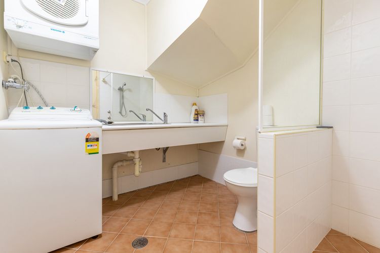 Toilet & Laundry