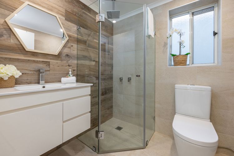 Bathroom D/Stairs