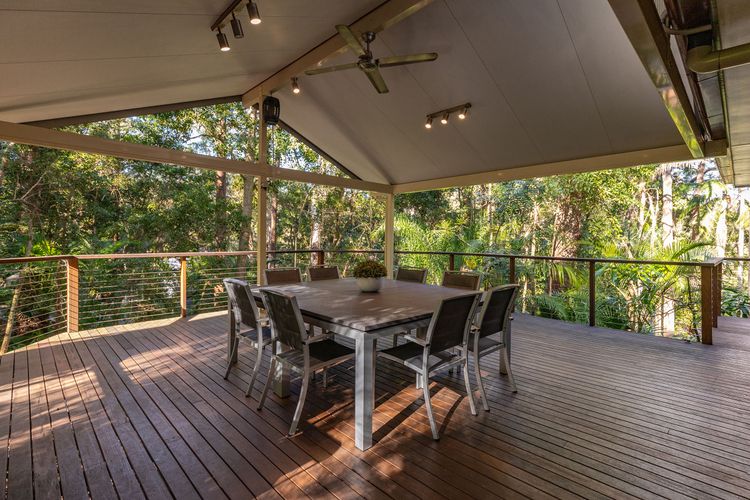 Outdoor Dining Area on Deck