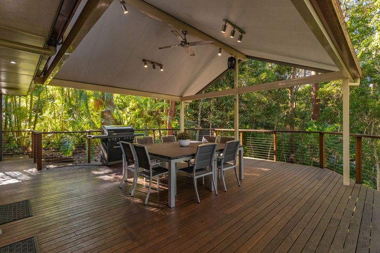 Outdoor Dining Deck