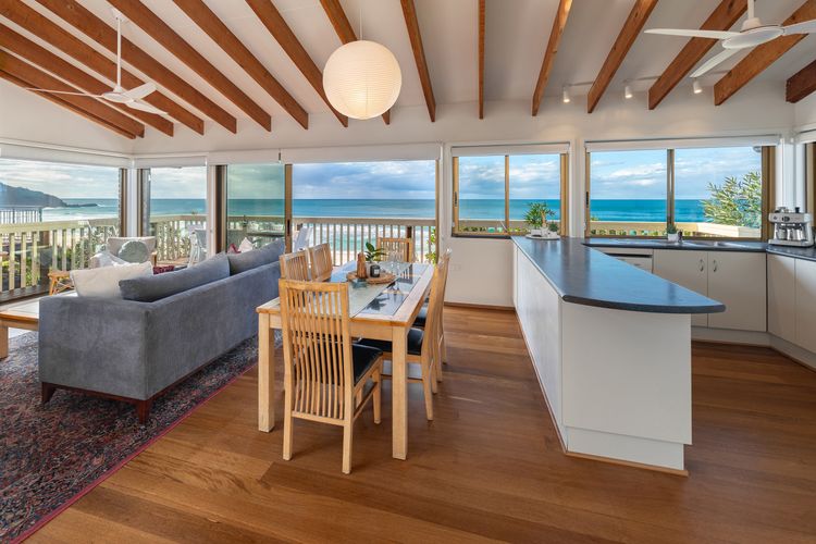 Open plan kitchen, dining, lounge area