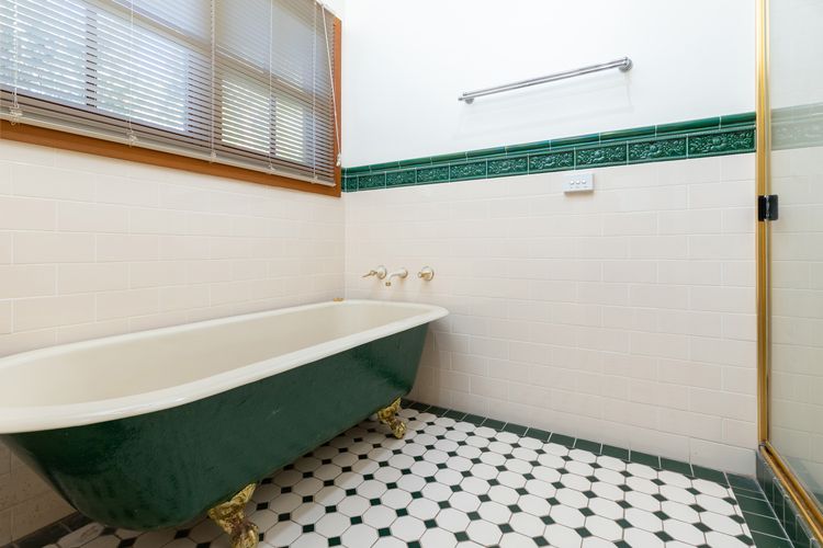 Bathtub