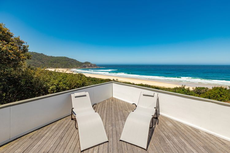 Loungers w/ Beach View