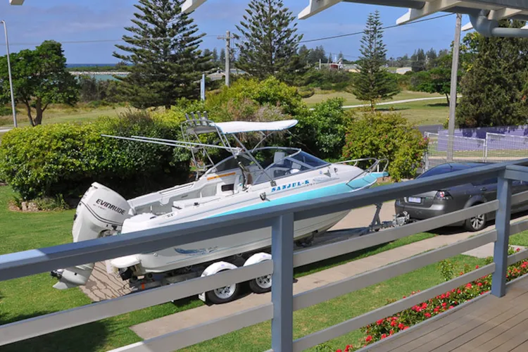 ABERDEEN 1: 112 Lamont Street -Views, great for boats