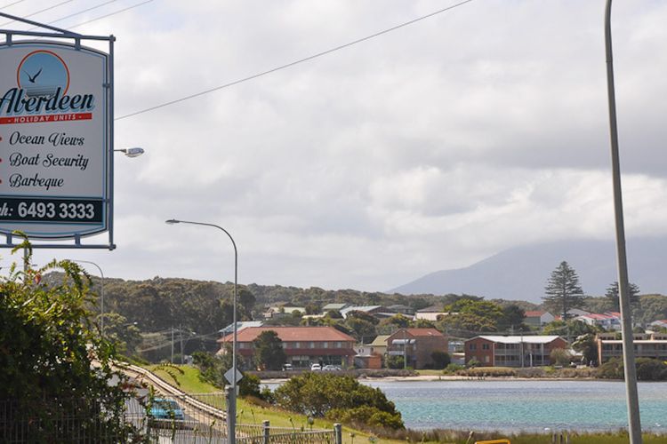 ABERDEEN 1: 112 Lamont Street -Views, great for boats