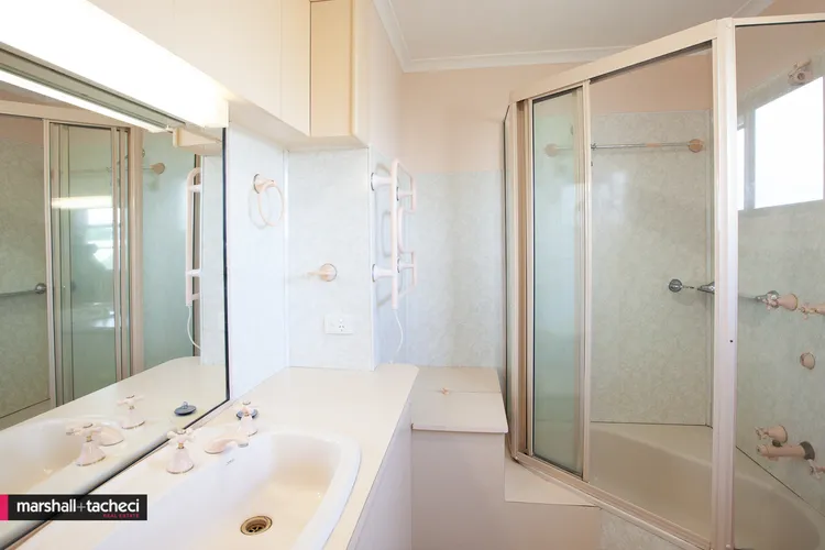 ABERDEEN 1: 112 Lamont Street -Views, great for boats