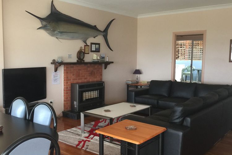 ABERDEEN 1: 112 Lamont Street -Views, great for boats