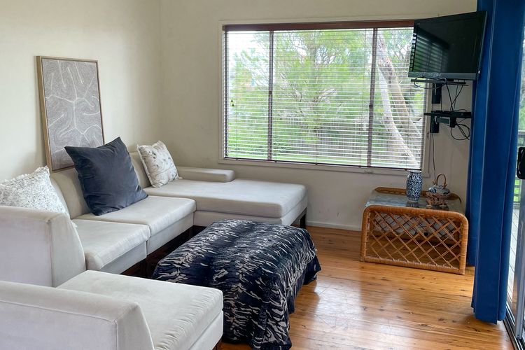 BLUE BERMI BEACH HOUSE: 10 Barragoot Street