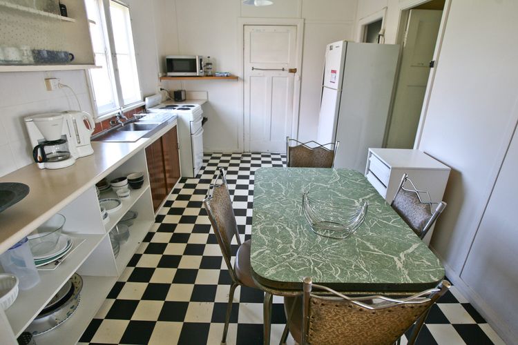 BLUE BERMI BEACH HOUSE: 10 Barragoot Street