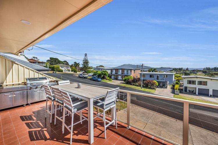 SEA GAZZA – Welsh Street, 12