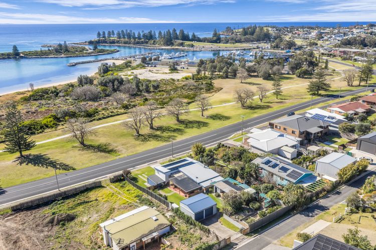 Lamont House Bermagui – Lamont Street 104