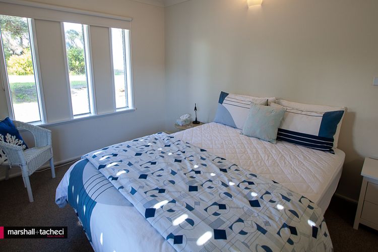 Blue Pool Hideaway: 7 Scenic Drive Bermagui