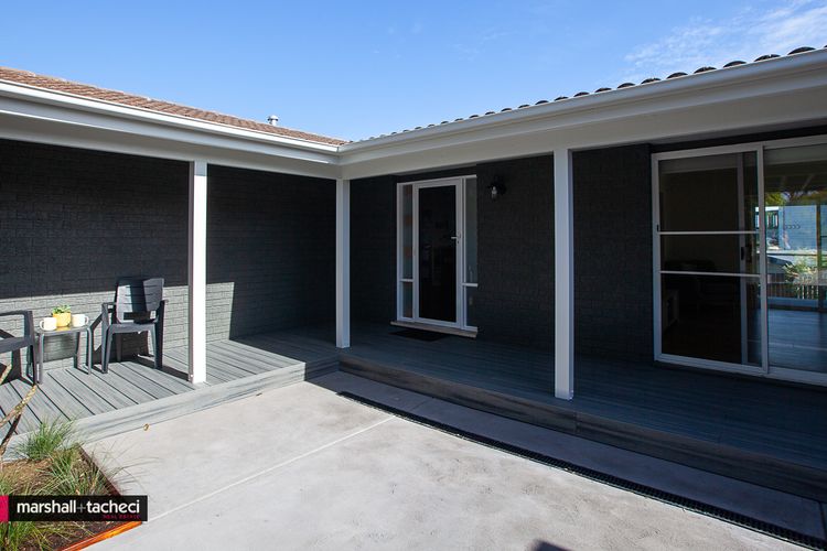 Blue Pool Hideaway: 7 Scenic Drive Bermagui