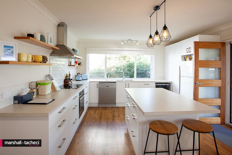 Blue Pool Hideaway: 7 Scenic Drive Bermagui