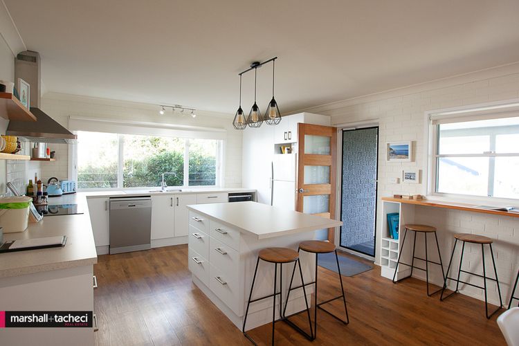 Blue Pool Hideaway: 7 Scenic Drive Bermagui