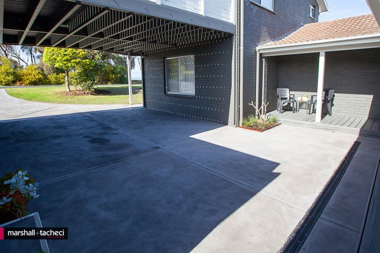 Blue Pool Hideaway: 7 Scenic Drive Bermagui