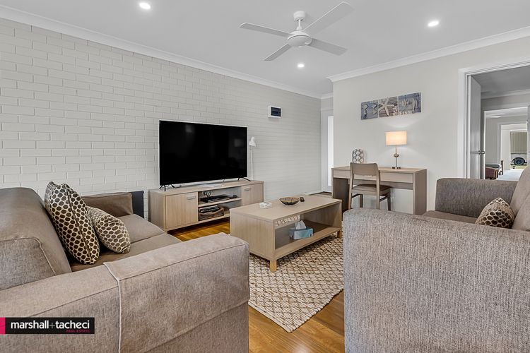 BERMAGUI RIVER VIEW – Unit 1/1 Lindo Street 3 bdrm Villa