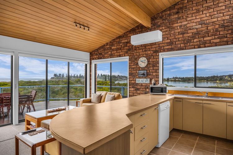 Breakwater 4 – Narira Street 1
