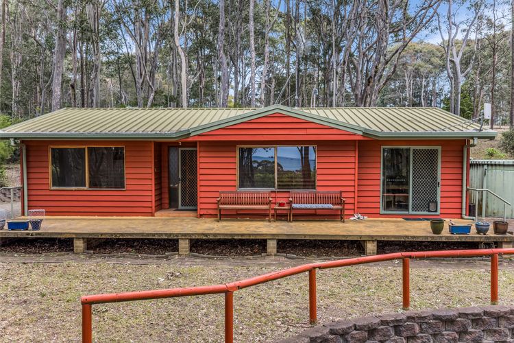 Bush & Beach Retreat – Amaroo Avenue 7