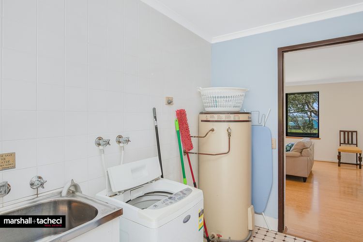 CUTTAGEE BEACH COTTAGE 1