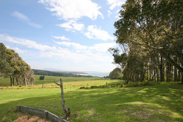 CUTTAGEE BEACH COTTAGE 1