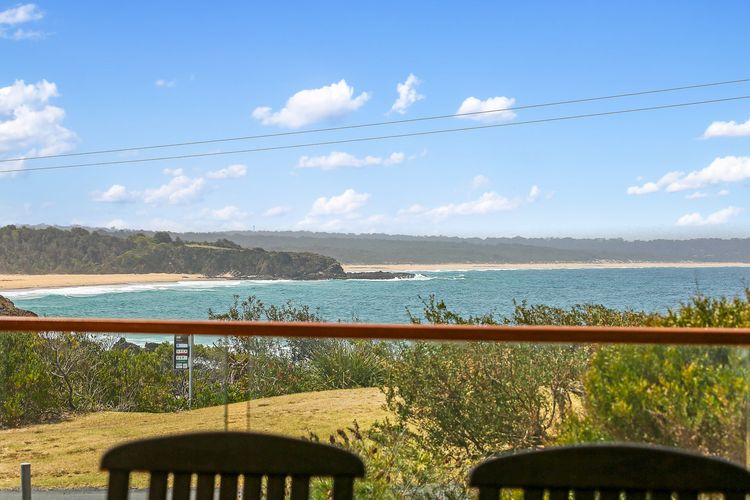 CUTTAGEE VIEWS: 22 Cuttagee Beach Rd- Luxury, ocean, beach front