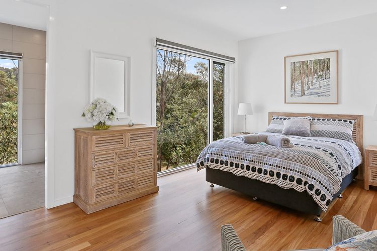 CUTTAGEE VIEWS: 22 Cuttagee Beach Rd- Luxury, ocean, beach front