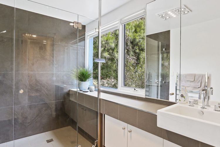 CUTTAGEE VIEWS: 22 Cuttagee Beach Rd- Luxury, ocean, beach front