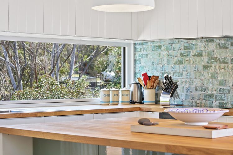 CUTTAGEE VIEWS: 22 Cuttagee Beach Rd- Luxury, ocean, beach front